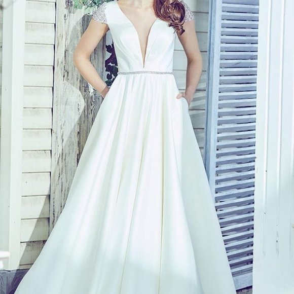 Calla Blanche Paloma Gown - Picture 13 of 15